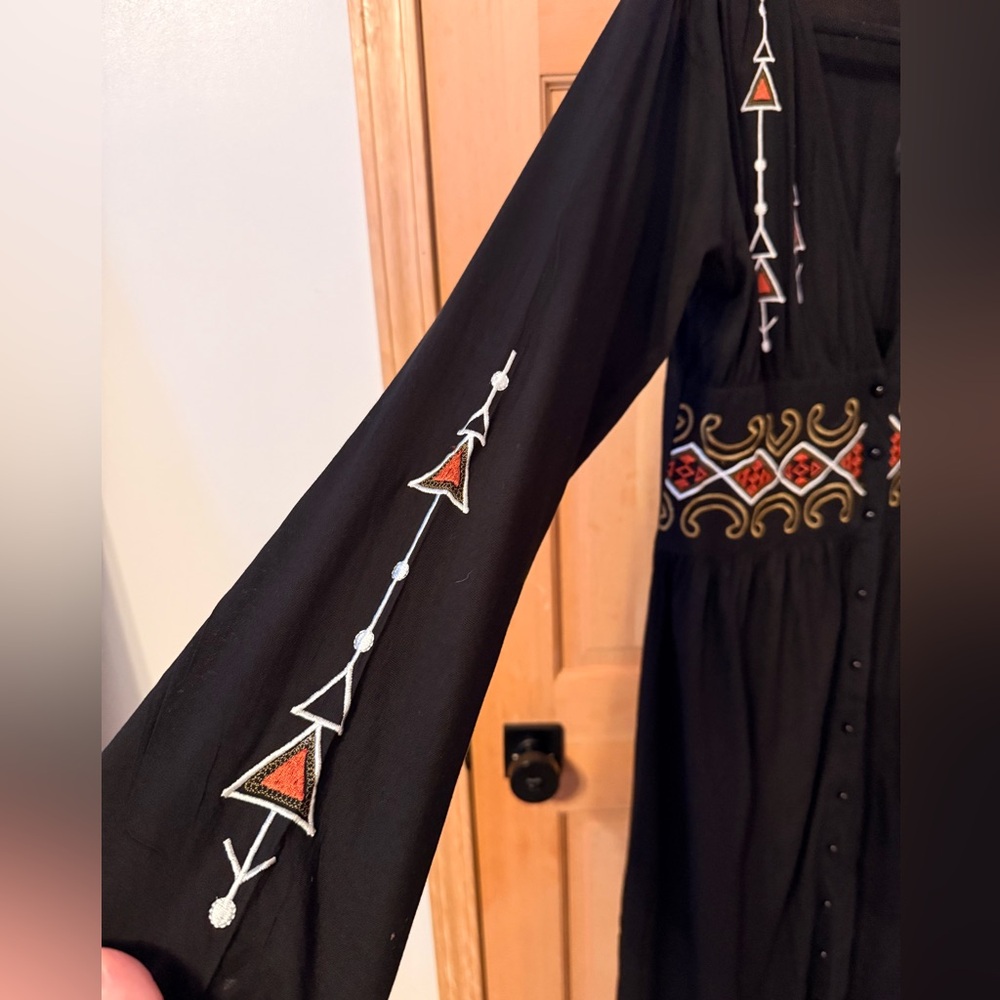 Boohoo | Plus Embroidered Plunge Maxi Dress Black - Size US12 | new with tags - Picture 4 of 8
